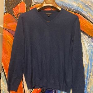 Banana Republic Large Blue v-neck sweater, like nee